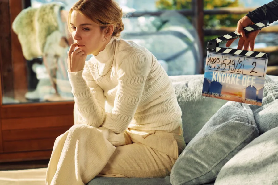 Netflix 新片 媒體採購 廣編稿 廣告合作 異業合作 互惠 鍍金盛夏 High Tides  彭琳哲思 Pommelien Thijs  威廉德史開福 Willem De Schryver  以萊亞阿爾泰納 Eliyha Altena  丹史胡曼斯 Daan Schuurmans  比利時影集