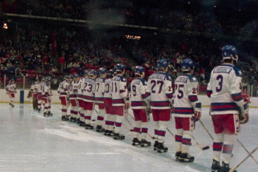 Netflix 新片 媒體採購 廣編稿 廣告合作 異業合作 互惠 奧運奇蹟 1980美國國家男子冰球隊 Miracle: The Boys of '80  冰上奇蹟紀錄片  1980 普萊西德湖冬奧  冷戰體育歷史  弱者逆襲傳奇