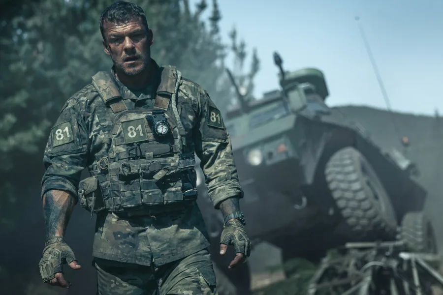 Netflix新片 電影 媒體採購 廣編稿 廣告合作 異業合作 互惠 侵略機器 War Machine  美國陸軍遊騎兵 生存之戰  軍事科幻 動作電影  菁英團隊 驚人威脅  跨文明戰爭 戰術驚悚  2026 動作新片 侵略機器