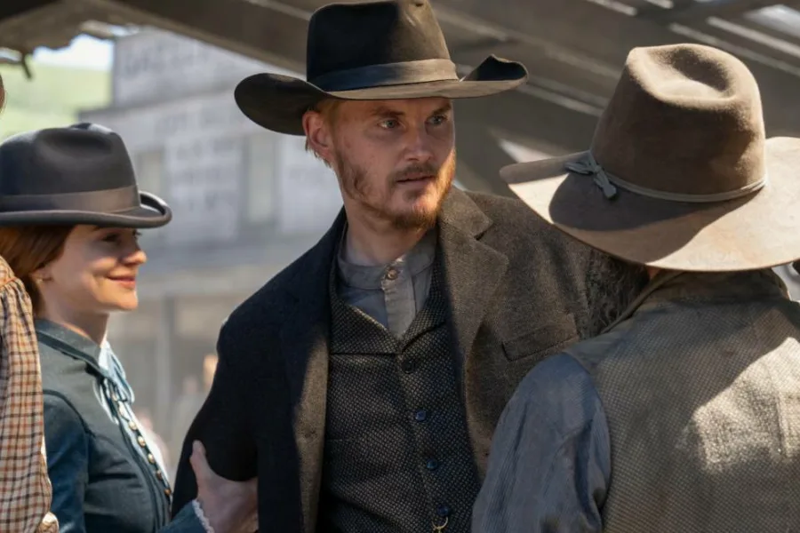 棄徒 Netflix 新片 媒體採購 廣編稿 廣告合作 The Abandons Lena Headey Gillian Anderson 西部劇 家族恩怨