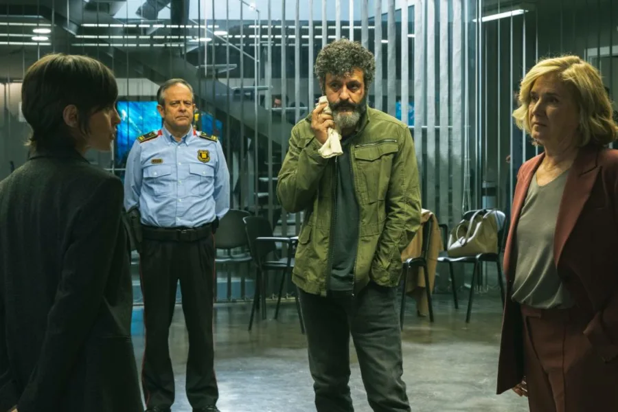 暗影之城 Netflix 新片 媒體採購 廣編稿 廣告合作 異業合作 米拉之家命案 以薩費雷茲 Isak Férriz 薇洛妮卡安琪葵 Verónica Echegui 巴塞隆納懸疑 加泰隆尼亞刑警