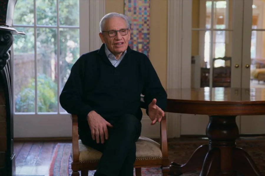 Netflix新片 電影 媒體採購 廣編稿 廣告合作 異業合作 黑幕調查記者的真相之路 西摩赫許、調查記者、普立茲獎 美萊村屠殺、阿布格萊布監獄、體制暴力 蘿拉波特拉斯、威尼斯電影節、政治驚悚 檔案畫面、個人筆記、真相揭露 新聞自由、有罪不罰、美國軍方 紀錄片、Netflix原創、2025上線