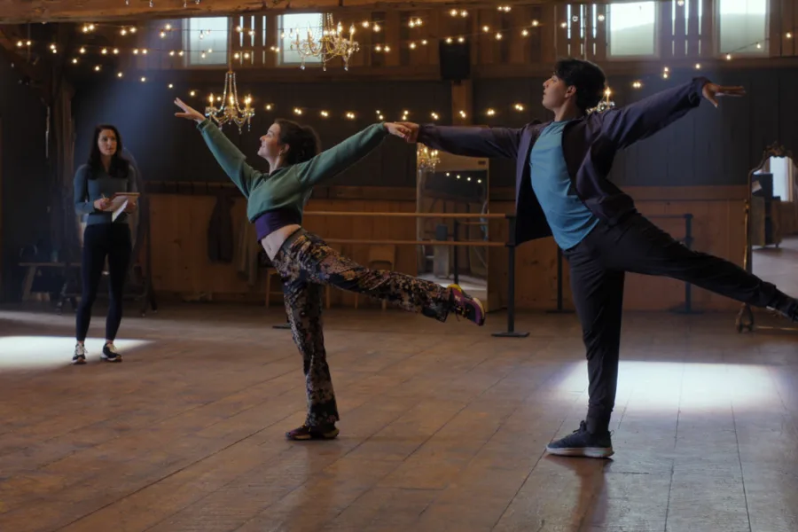 Netflix 新片 媒體採購 廣編稿 廣告合作 異業合作 互惠 如舞薄冰 Finding Her Edge 魯索三姊妹 安德莉安娜與布雷登 花式滑冰浪漫劇 假情侶變真愛