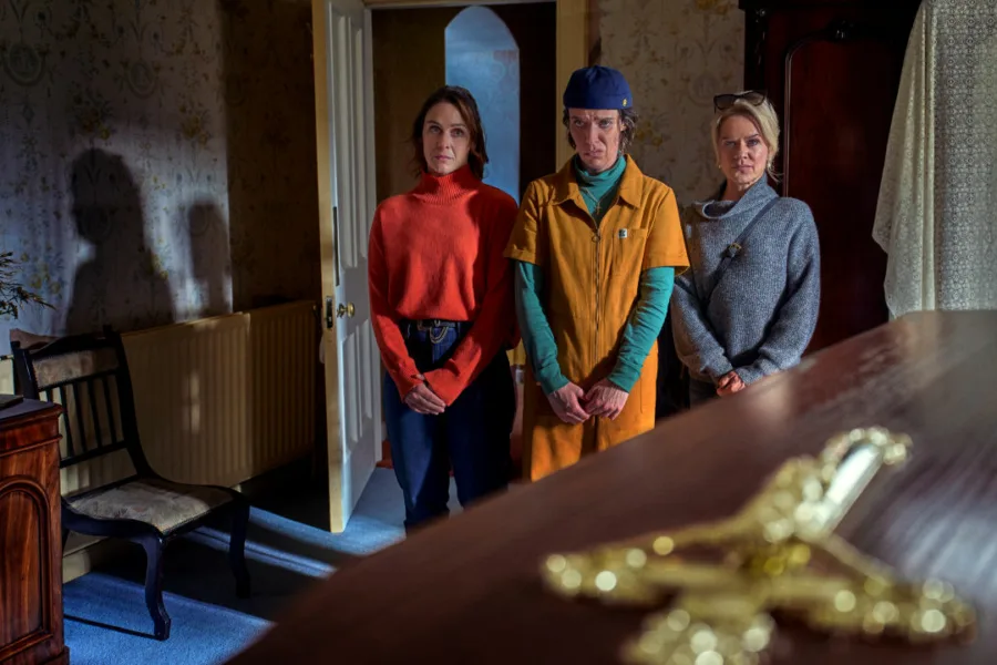 Netflix 新片 媒體採購 廣編稿 廣告合作 異業合作 互惠 貝爾法斯特天堂路 How To Get To Heaven From Belfast  女性友誼影集  愛爾蘭黑色喜劇  驚悚長征冒險  英國原創劇集