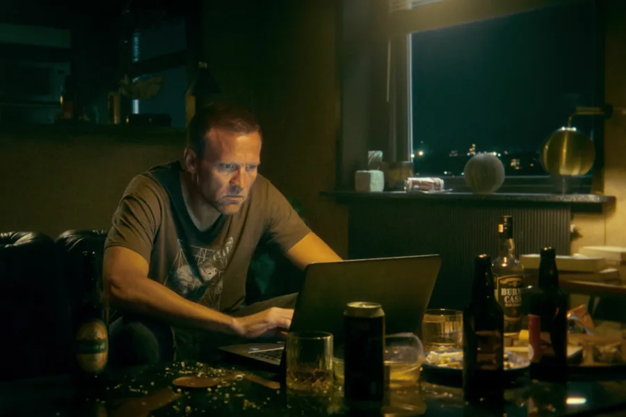 Netflix 新片 媒體採購 廣編稿 廣告合作 異業合作 互惠 哈利警探 托比亞斯·桑特曼 Tobias Santelmann 喬爾·金納曼 Joel Kinnaman 尤奈斯博 Jo Nesbø 反英雄 派雅·特爾塔 Pia Tjelta 驚悚懸疑 哈利霍勒 Harry Hole 挪威犯罪影集