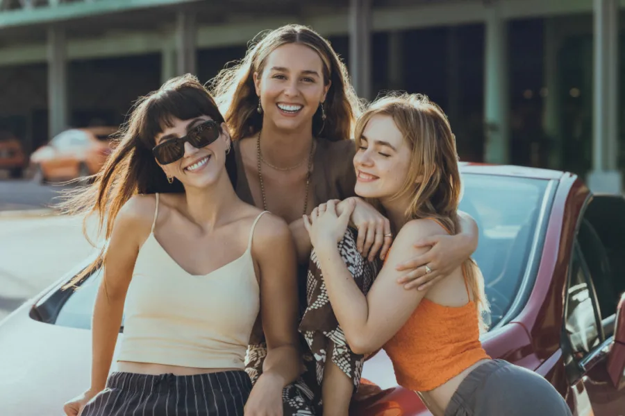 Netflix 新片 媒體採購 廣編稿 廣告合作 異業合作 互惠 是夜危機 克拉拉加列 Clara Galle 克勞迪婭薩拉斯 Claudia Salas 寶拉厄塞羅 Paula Usero 西班牙驚悚影集 懸疑推理 多明尼加 意外與家人救贖