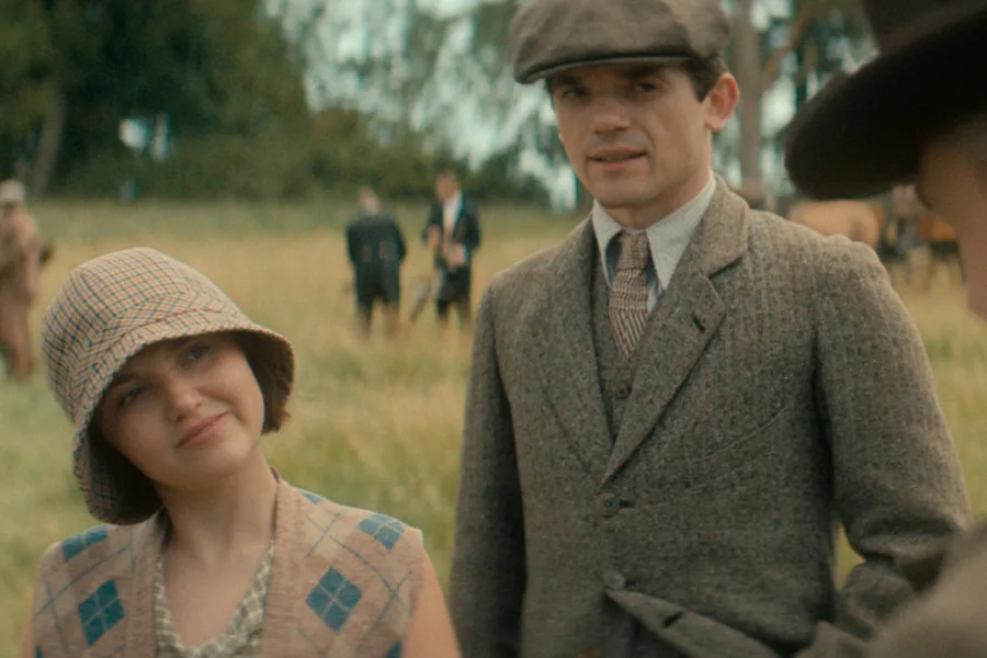 ▲《阿嘉莎克莉絲蒂之七鐘面》劇照 ( 圖 Netflix )