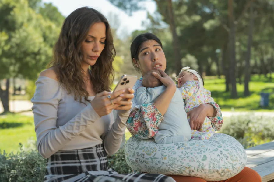 Netflix 新片 媒體採購 廣編稿 廣告合作 異業合作 互惠 大男人注意 第四季 Alpha Males Season 4 西班牙喜劇影集 中年危機 合租公寓 男子氣概轉變 原班人馬回歸