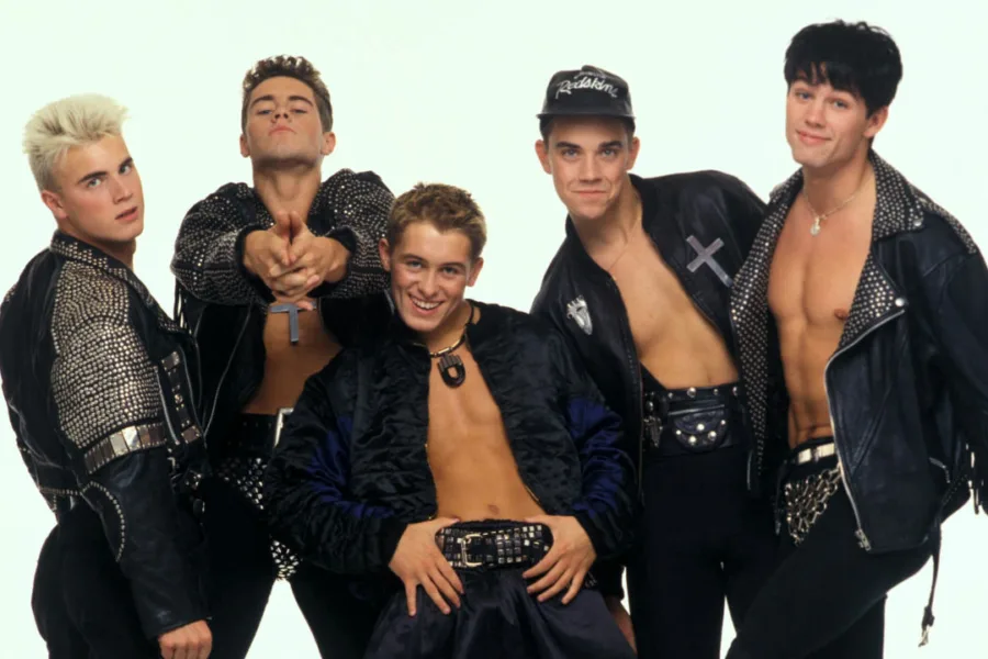 Netflix 新片 媒體採購 廣編稿 廣告合作 異業合作 互惠 接招合唱團英國樂壇傳奇 Take That 蓋瑞·巴洛 Gary Barlow 羅比·威廉斯 Robbie Williams 霍華·唐納德 Howard Donald 馬克·歐文 Mark Owen 傑森·奧蘭治 Jason Orange