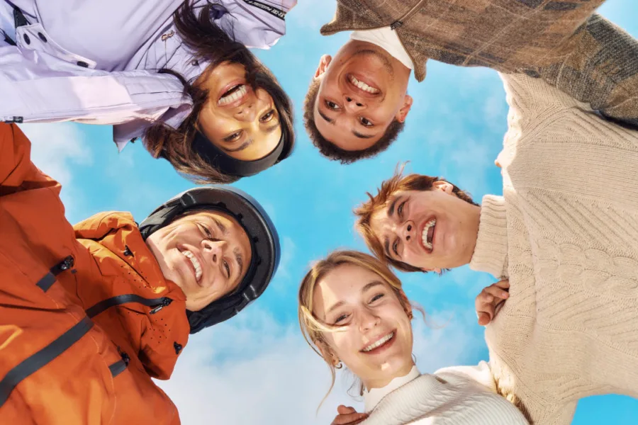 Netflix 新片 媒體採購 廣編稿 廣告合作 異業合作 互惠 鍍金盛夏 High Tides  彭琳哲思 Pommelien Thijs  威廉德史開福 Willem De Schryver  以萊亞阿爾泰納 Eliyha Altena  丹史胡曼斯 Daan Schuurmans  比利時影集