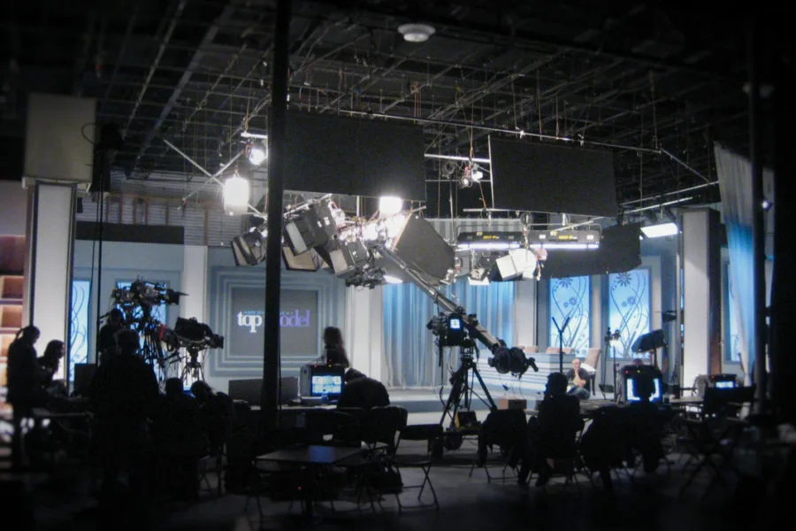 Netflix 新片 媒體採購 廣編稿 廣告合作 異業合作 互惠 真相直擊 深入超級名模生死鬥 丹尼爾·西凡 Daniel Sivan 莫爾·路西 Mor Loushy  時尚實境秀幕後真相紀錄片  超級名模生死鬥前參賽者訪談