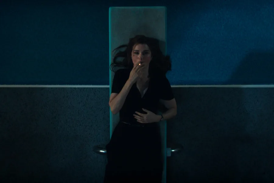 Netflix 新片 媒體採購 廣編稿 廣告合作 異業合作 互惠 高等教慾 瑞秋懷茲 Rachel Weisz 李奧伍道爾 Leo Woodall 約翰史萊特瑞 John Slattery 潔西卡亨維克 禁忌慾望迷你影集 茱莉亞梅喬納斯 小說改編