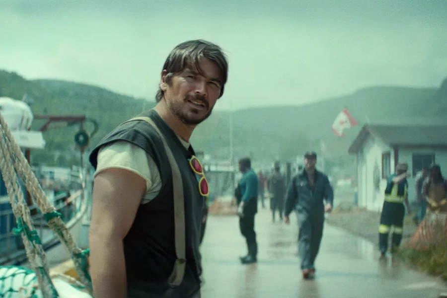 Netflix 新片 Dramovie 愛劇迷 媒體採購 廣編稿 廣告合作 異業合作 互惠 許哈奈特 驚悚影集 暗潮之下 Below 查理希頓 海洋怪獸 麥肯齊戴維斯 加拿大影集 喬許哈奈特 查理希頓 2026上映 恐怖劇情 查理希頓 麥肯齊戴維斯