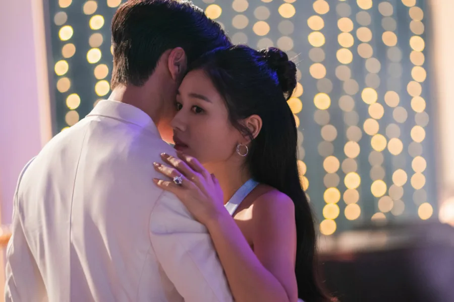 一吻爆炸  Netflix 新片 媒體採購 廣編稿 廣告合作 張基龍 安恩真 職場浪漫 辦公室喜劇 假媽媽 靈魂交換 燙菠菜 白馬王子 韓劇甜寵 化學反應