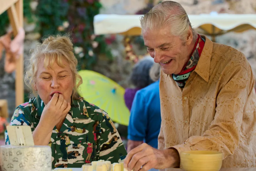 Netflix新片 電影 媒體採購 廣編稿 廣告合作 異業合作 互惠 我叫艾妮塔 瑞典浪漫喜劇  熟齡覺醒 存在危機  跨國友誼 法國南法  2026 電影  人生只有一次 溫暖人心影集