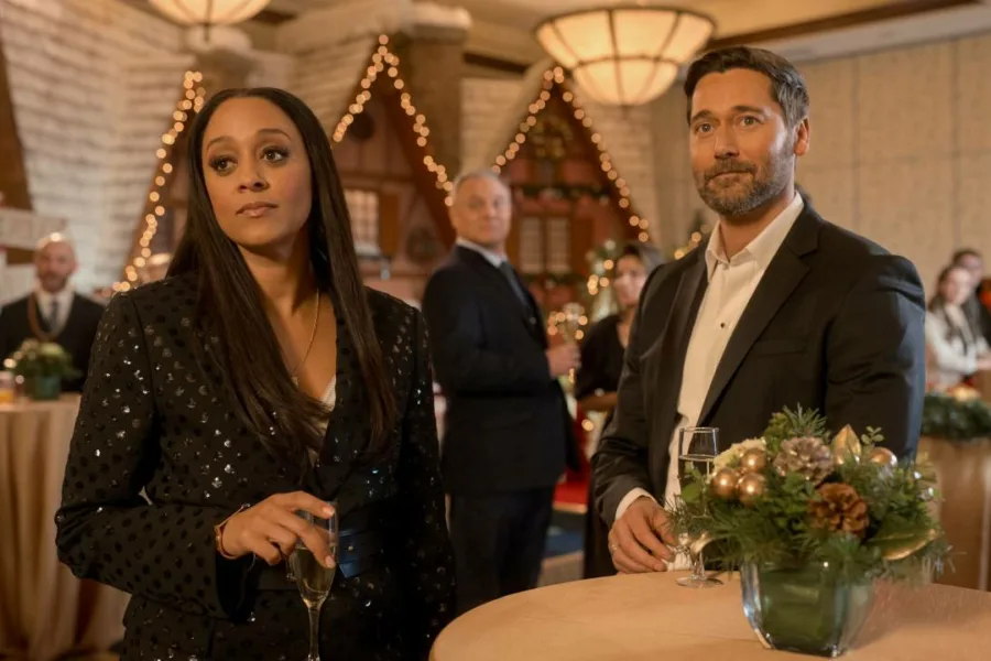 聖誕老人亂亂愛 Netflix新片 電影 媒體採購 廣編稿 廣告合作 My Secret Santa 亞莉珊卓布瑞肯瑞吉 萊恩艾格德 浪漫喜劇 聖誕節