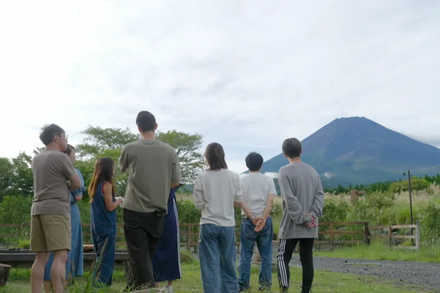 Netflix 新片 Dramovie 愛劇迷 媒體採購 廣編稿 廣告合作 異業合作 互惠 田村淳 貝琪  愛在山林間 Love Village Season 3 熟齡戀愛 真人實境節目  愛在山林間 田村淳 貝琪 日本影集 35歲單身男女 山林同居 古民宅 自給自足  田村淳 貝琪 熟齡尋愛 真人秀