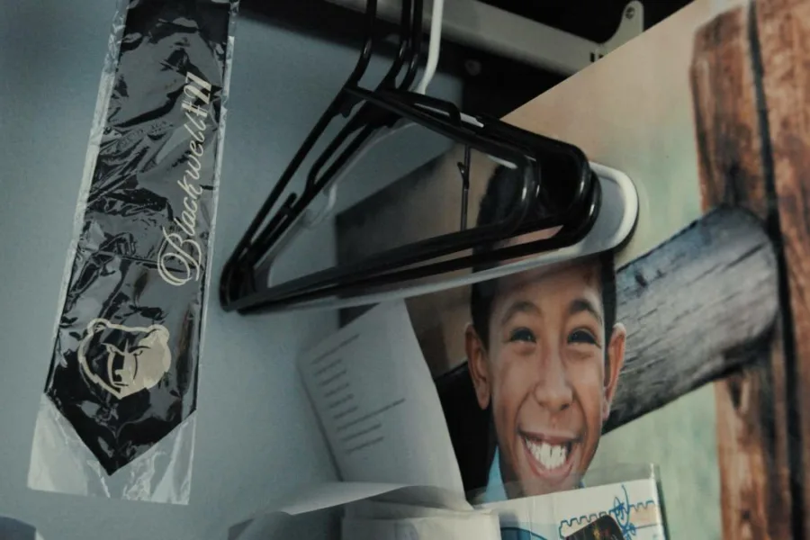 孩子的空睡房 Netflix新片 電影 媒體採購 廣編稿 廣告合作 異業合作 校園槍擊 紀錄片 史蒂夫哈特曼 Steve Hartman 盧博普 Lou Bopp 槍枝暴力 反槍枝 空睡房 家庭悲劇