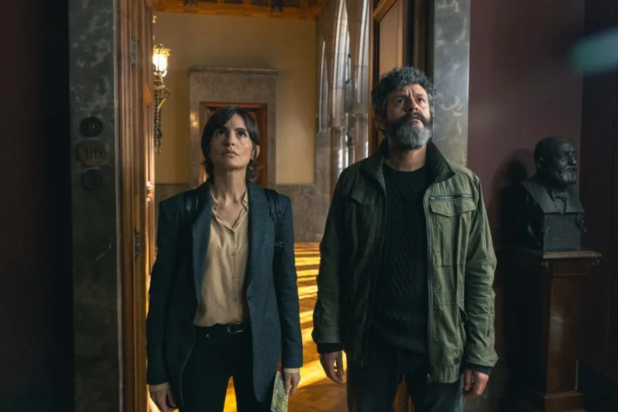 暗影之城 Netflix 新片 媒體採購 廣編稿 廣告合作 異業合作 米拉之家命案 以薩費雷茲 Isak Férriz 薇洛妮卡安琪葵 Verónica Echegui 巴塞隆納懸疑 加泰隆尼亞刑警