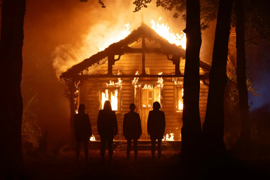 Netflix 新片 媒體採購 廣編稿 廣告合作 異業合作 互惠 貝爾法斯特天堂路 How To Get To Heaven From Belfast  女性友誼影集  愛爾蘭黑色喜劇  驚悚長征冒險  英國原創劇集