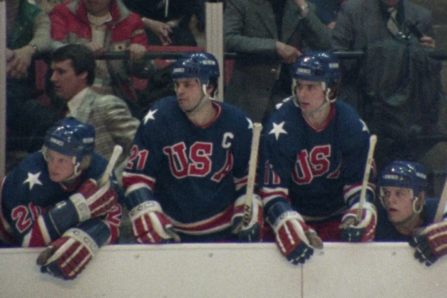 Netflix 新片 媒體採購 廣編稿 廣告合作 異業合作 互惠 奧運奇蹟 1980美國國家男子冰球隊 Miracle: The Boys of '80 冰上奇蹟紀錄片 1980 普萊西德湖冬奧 冷戰體育歷史 弱者逆襲傳奇