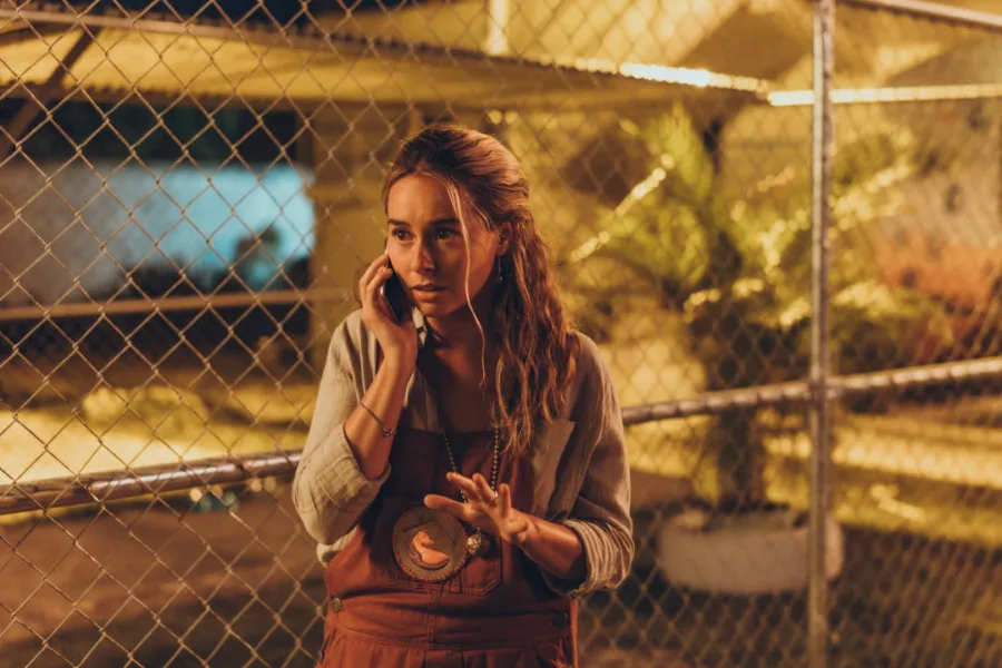 Netflix 新片 媒體採購 廣編稿 廣告合作 異業合作 互惠 是夜危機 克拉拉加列 Clara Galle  克勞迪婭薩拉斯 Claudia Salas  寶拉厄塞羅 Paula Usero  西班牙驚悚影集 懸疑推理  多明尼加 意外與家人救贖