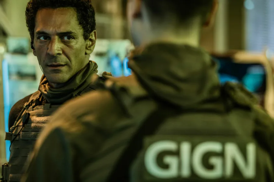 Netflix 新片 媒體採購 廣編稿 廣告合作 異業合作 互惠 GIGN 特勤小隊 湯摩爾席勒 / Tomer Sisley 吉翁古依克斯 / Guillaume Gouix 法國特勤動作 / French Special Forces Action 生死任務懸疑 / High-Stakes Mission Thriller 人性救贖 / Human Redemption