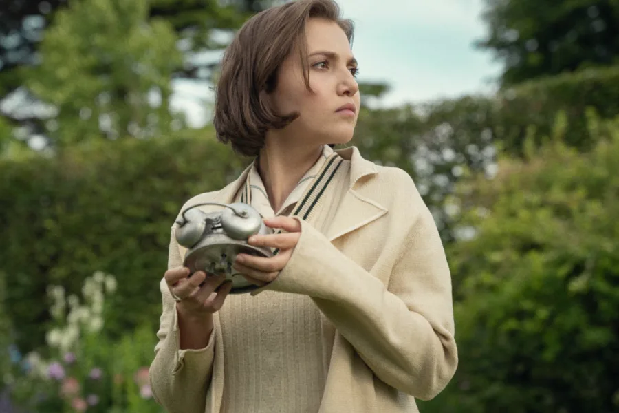 Netflix 新片 媒體採購 廣編稿 廣告合作 異業合作 互惠 阿嘉莎克莉絲蒂之七鐘面 海倫娜邦漢卡特 七鐘面謎案 英式懸疑 1925鄉間命案 邦朵偵探