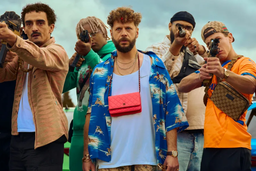 Netflix 新片 媒體採購 廣編稿 廣告合作 異業合作 互惠 搶錢女王團 Cash Queens 法國原創影集 女性搶劫喜劇 靈魂交換 Netflix原創