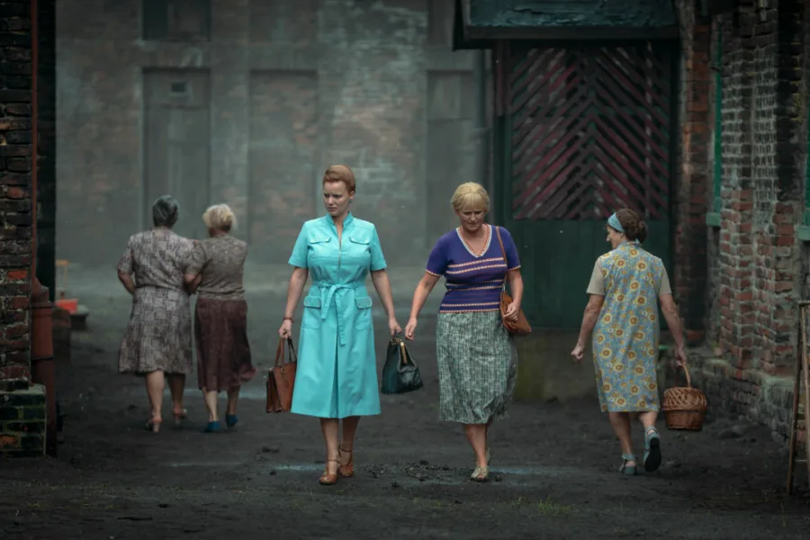 Netflix 新片 媒體採購 廣編稿 廣告合作 異業合作 互惠 鉛毒之子 Lead Children 瓦多斯卡庫羅醫生  鉛中毒兒童 1970年代波蘭上西利西亞  索皮尼斯金屬廠  環境汙染與醫療抗爭