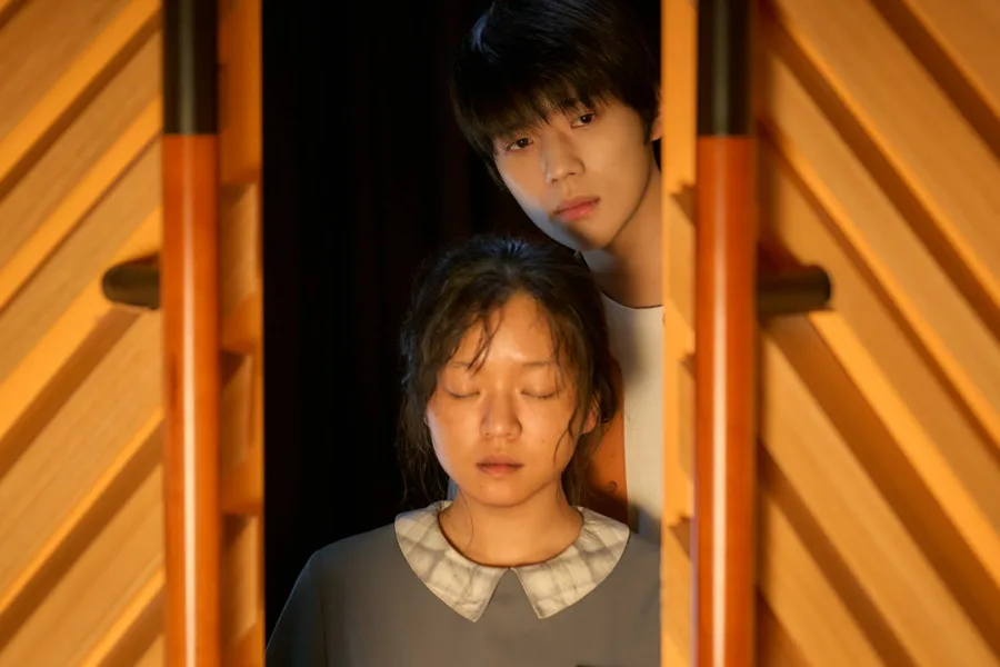 Netflix新片 電影 媒體採購 廣編稿 廣告合作 異業合作 互惠 孔雀舞曲 高我星 卞約漢 文相敏  李鍾泌導演最新作品  都市療癒系愛情電影  靈魂共鳴與情感連結  