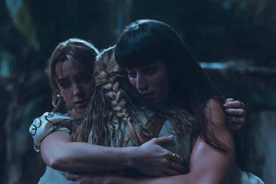 Netflix 新片 媒體採購 廣編稿 廣告合作 異業合作 互惠 是夜危機 克拉拉加列 Clara Galle  克勞迪婭薩拉斯 Claudia Salas  寶拉厄塞羅 Paula Usero  西班牙驚悚影集 懸疑推理  多明尼加 意外與家人救贖