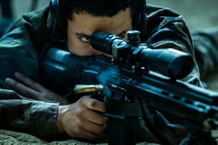 Netflix 新片 媒體採購 廣編稿 廣告合作 異業合作 互惠 GIGN 特勤小隊 湯摩爾席勒 / Tomer Sisley 吉翁古依克斯 / Guillaume Gouix 法國特勤動作 / French Special Forces Action 生死任務懸疑 / High-Stakes Mission Thriller 人性救贖 / Human Redemption