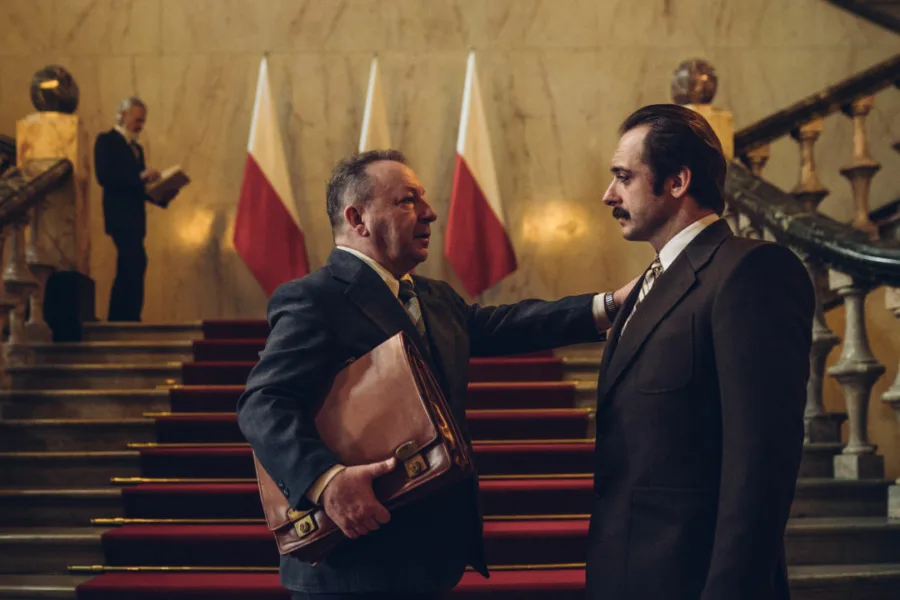 Netflix 新片 媒體採購 廣編稿 廣告合作 異業合作 互惠 鉛毒之子 Lead Children 瓦多斯卡庫羅醫生  鉛中毒兒童 1970年代波蘭上西利西亞  索皮尼斯金屬廠  環境汙染與醫療抗爭