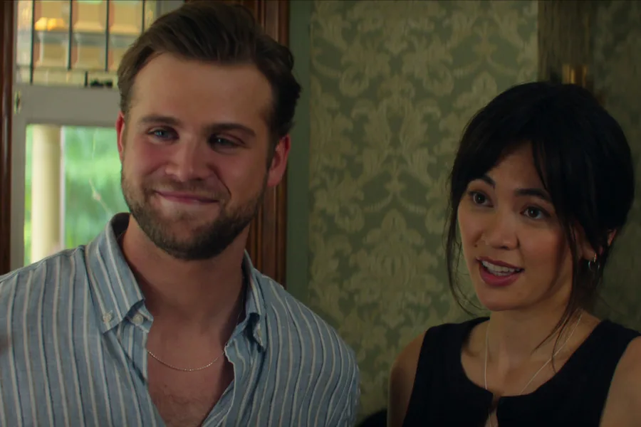 Netflix 新片 媒體採購 廣編稿 廣告合作 異業合作 互惠 高等教慾 瑞秋懷茲 Rachel Weisz 李奧伍道爾 Leo Woodall 約翰史萊特瑞 John Slattery 潔西卡亨維克 禁忌慾望迷你影集 茱莉亞梅喬納斯 小說改編