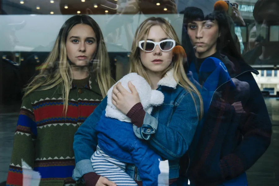 Netflix 新片 媒體採購 廣編稿 廣告合作 異業合作 互惠 是夜危機 克拉拉加列 Clara Galle  克勞迪婭薩拉斯 Claudia Salas  寶拉厄塞羅 Paula Usero  西班牙驚悚影集 懸疑推理  多明尼加 意外與家人救贖