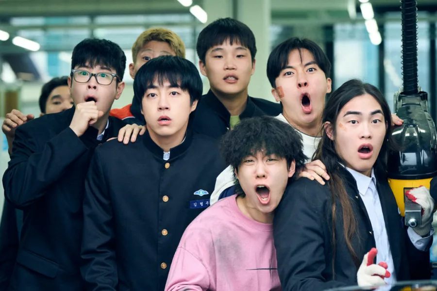 Netflix 新片 媒體採購 廣編稿 廣告合作 異業合作 互惠 鐵拳教育 Teach You a Lesson 金武烈 Kim Mu-yeol 李星民 Lee Sung-min 秦基周 Jin Ki-joo 表志勳 Pyo Ji-hoon 校園復仇 School Revenge