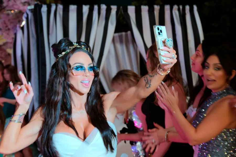 Netflix 新片 媒體採購 廣編稿 廣告合作 異業合作 互惠 絕對會員制 棕櫚灘名媛圈 Members Only Palm Beach 棕櫚灘上流社會 美國老錢貴族 真人實境社交圈 