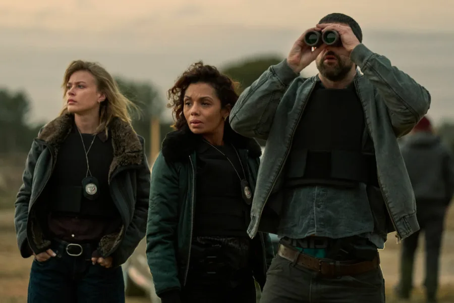 血紅海岸 Netflix新片 Blood Coast 奧利維耶·馬夏爾 佛蘿倫斯·湯瑪森  尼古拉·迪佛歇爾 泰菲克·傑拉布  薩米爾·波瓦塔德  伊迪爾·亞祖格利 珍妮·古爾索