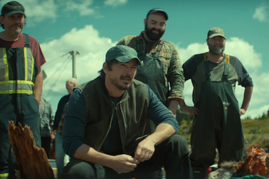 Netflix 新片 Dramovie 愛劇迷 媒體採購 廣編稿 廣告合作 異業合作 互惠 許哈奈特 驚悚影集  暗潮之下 Below 查理希頓 海洋怪獸  麥肯齊戴維斯 加拿大影集  喬許哈奈特 查理希頓 2026上映 恐怖劇情   查理希頓 麥肯齊戴維斯 