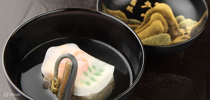 「銀座一二岐」不僅菜品一絕，店內的氛圍也有渾然一體的設計，讓旅客體驗全方位日本美食與文化的精髓