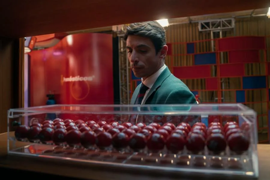 彩金大樂偷  Netflix 新片 媒體採購 廣編稿 廣告合作 阿爾貝托·格拉  Alberto Guerra 直播劫案  Live Heist 墨西哥劇情片  Mexican Drama 小人物逆襲  Underdog Reversal 樂透頭獎  Lottery Jackpot