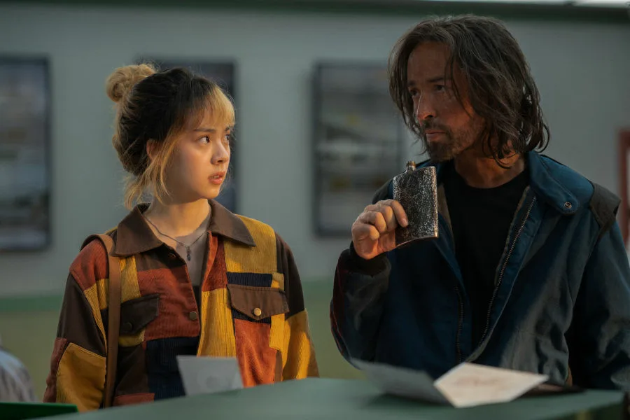死後人人愛 Netflix新片 電影 媒體採購 廣編稿 廣告合作 貪婪親情 犯罪劇情 銀行遺產 人性黑暗 社會寫實 10月14日上線 懸疑轉折 家庭壓力