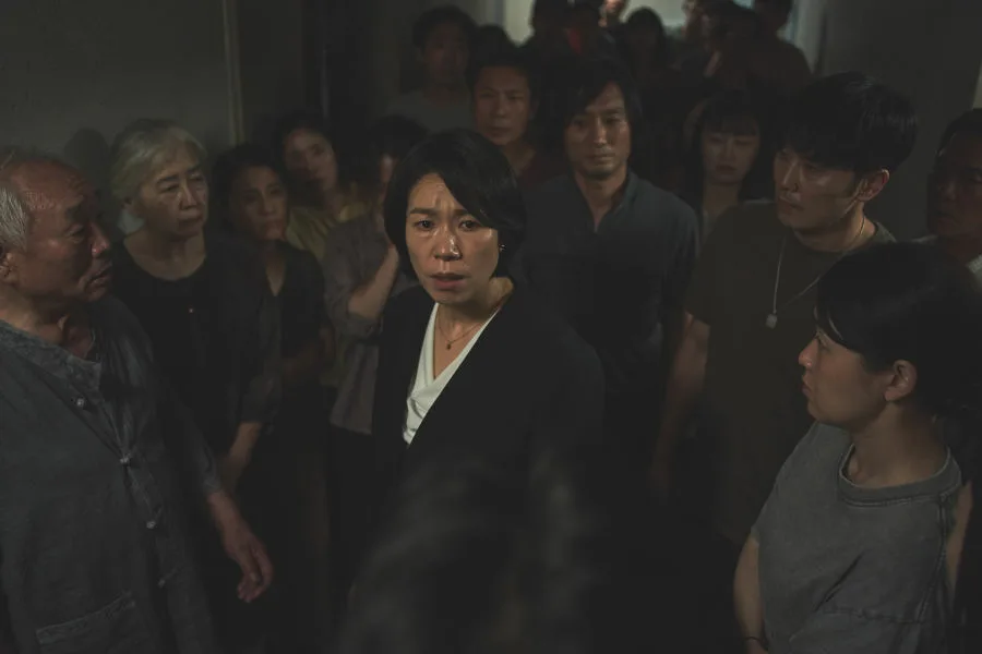 牆外之音 Netflix新片 電影 媒體採購 南韓驚悚 姜河那  層間噪音  心理懸疑 公寓噩夢 Netflix電影