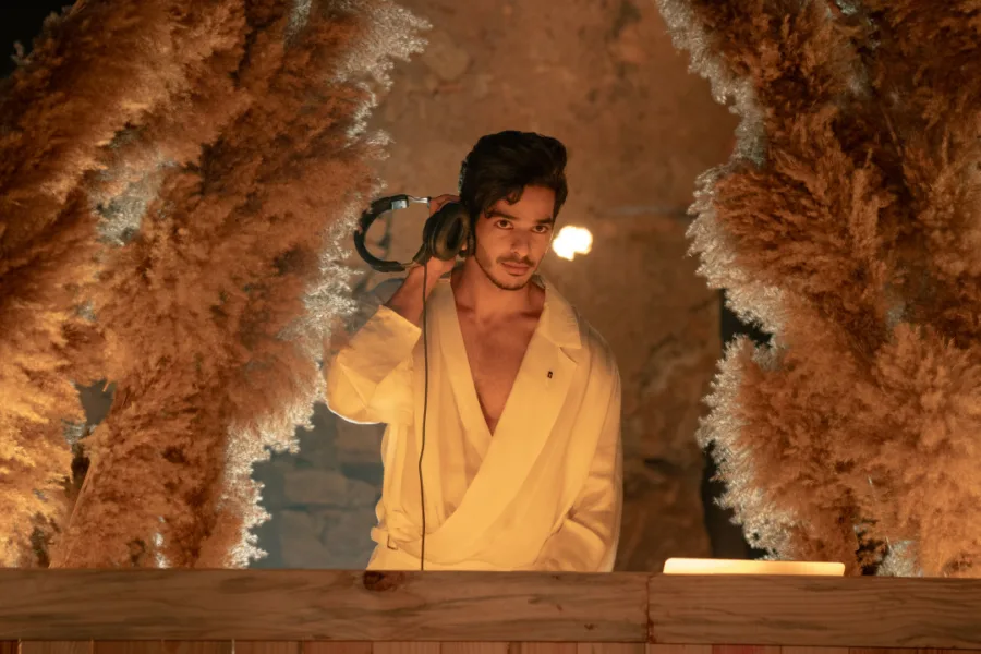 王子配佳人 Netflix 新片 媒體採購 伊尚·卡塔爾 布米·佩德卡 Netflix影集 浪漫喜劇 2025年5月9日