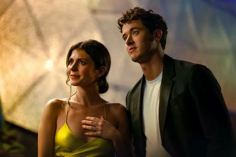 盛夏假期遇見愛 Netflix新片 電影 媒體採購 廣編稿 廣告合作 浪漫喜劇 靈魂伴侶 夏日假期 友情與愛情 艾蜜莉亨利 Netflix影集