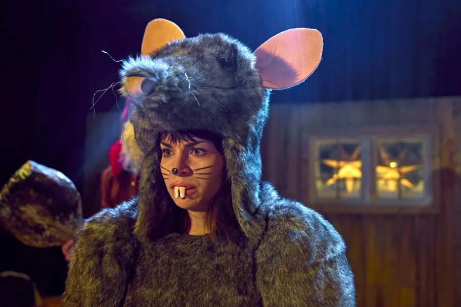 聖誕男友 Netflix 新片 媒體採購 廣編稿 廣告合作 Home for Christmas 浪漫喜劇 Ida Elise Broch 挪威影集 聖誕愛情