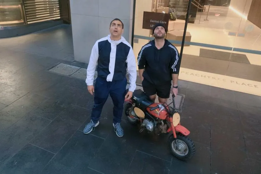 驢蛋父子檔  Netflix 新片 媒體採購 廣編稿 廣告合作 Nathan Saidden 真實父子 家庭幽默 西奧  行車糾紛 法院治療  成年挑戰 悉尼文化